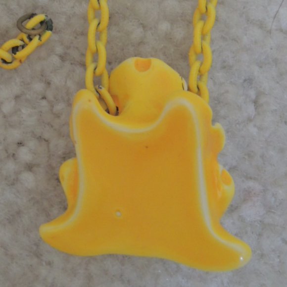 Necklace Hand Painted Yellow Frog Pendant on Yellow Chain Vtg 1960s - Jewel Box - Picture 8 of 9
